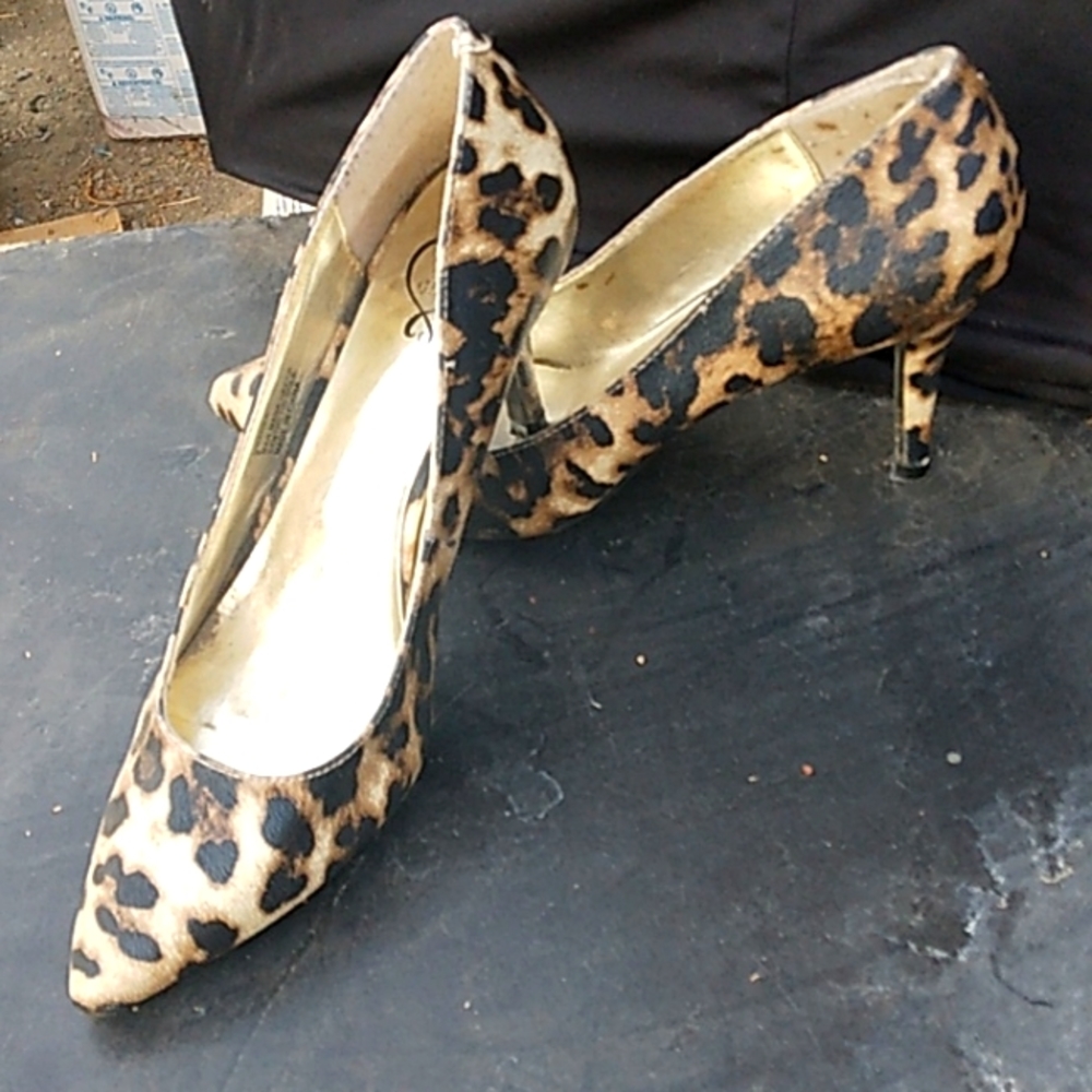 143 girl size 8 leopard print heels